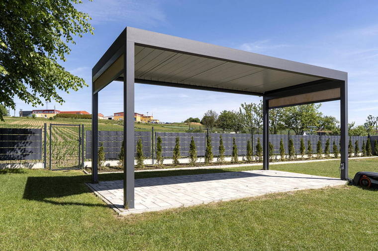Pergola na zahradě